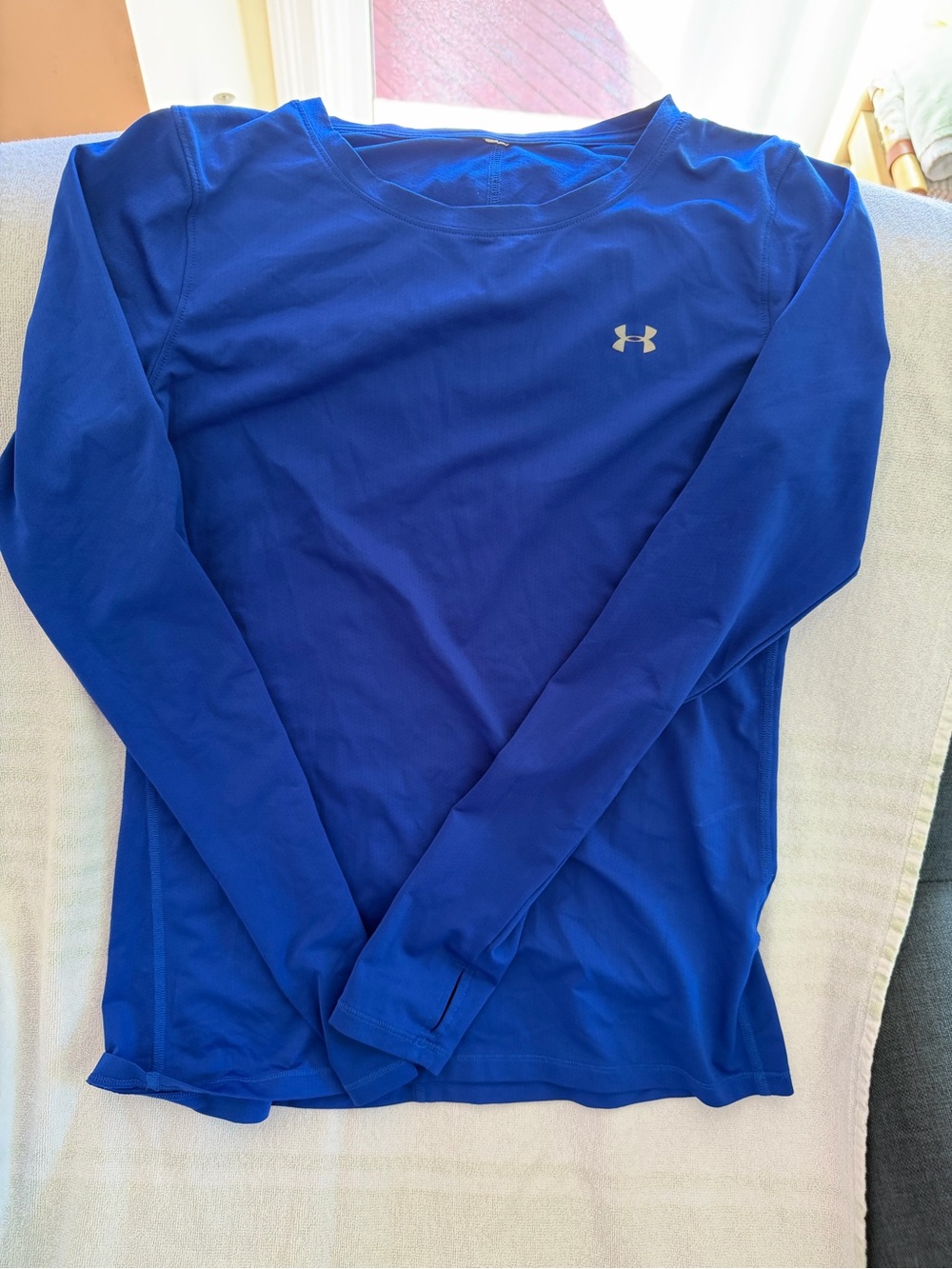 Under Armour women’s medium Long Sleeve Performance Shirt - Blue
